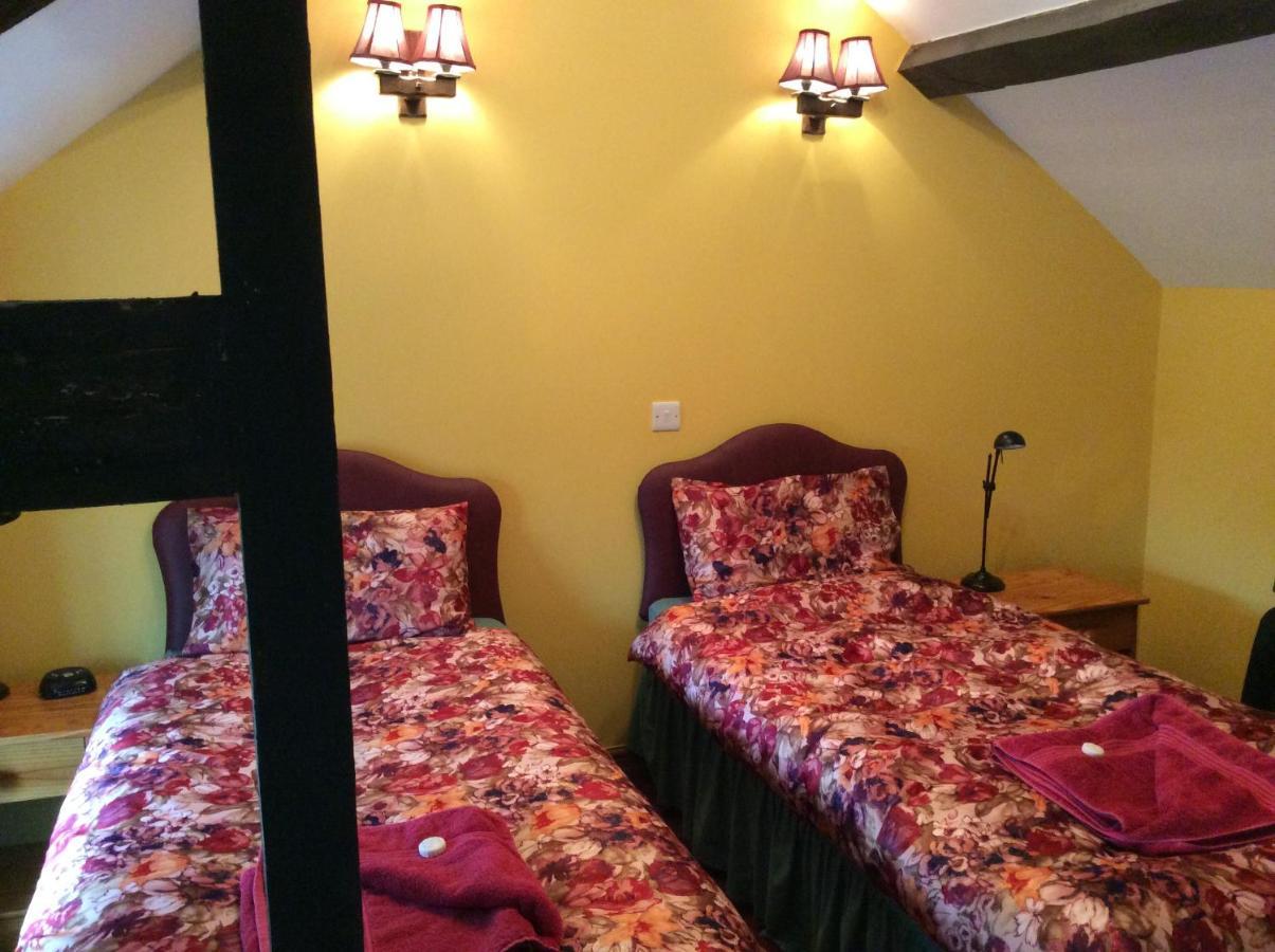 The Old Forge B&B Knockin Eksteriør billede